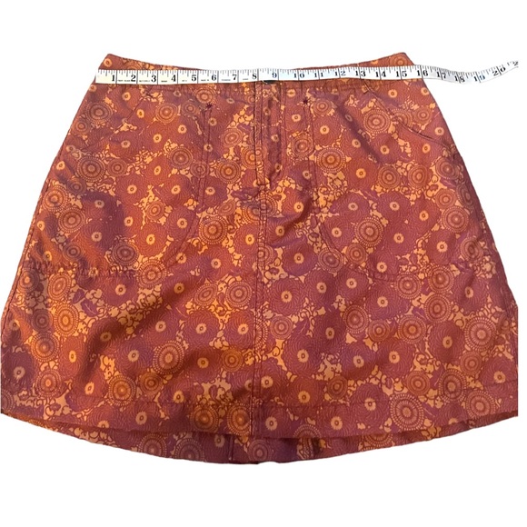 Isis skirt with shorts size 8 - Picture 5 of 7